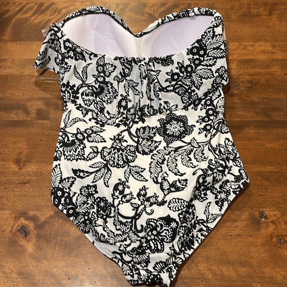 NWT Bal Harbour Tummy Control One Piece Swimsuit - Picture 4 of 6